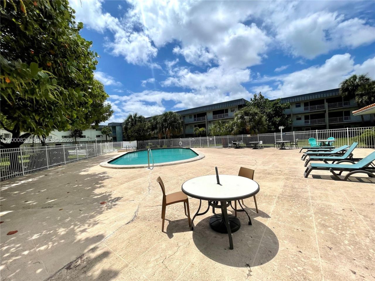 250 Layne Blvd, Unit 204, Hallandale Beach, FL 33009 Photo