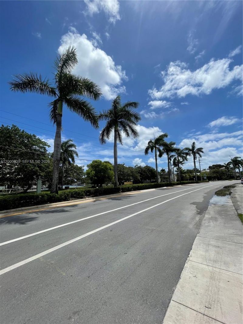 250 Layne Blvd, Unit 204, Hallandale Beach, FL 33009 Photo