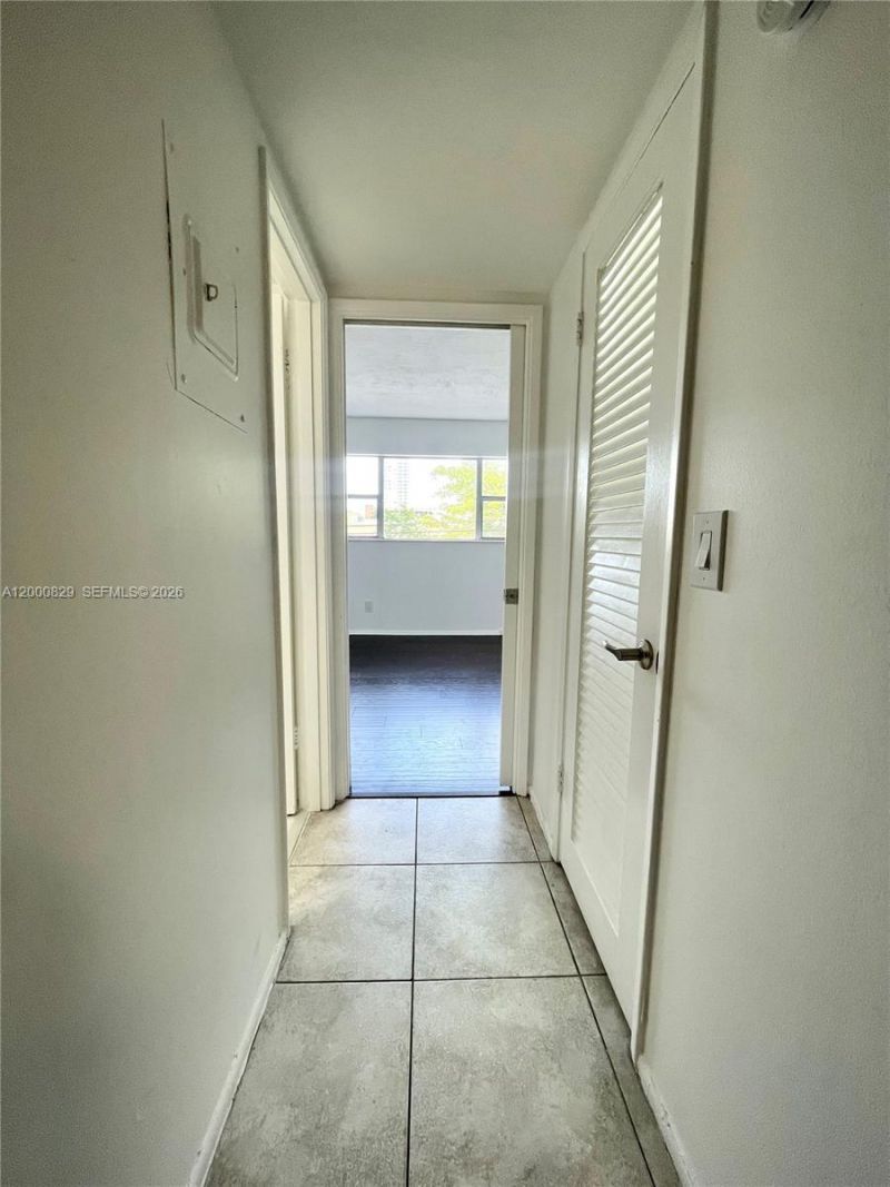 250 Layne Blvd, Unit 204, Hallandale Beach, FL 33009 Photo