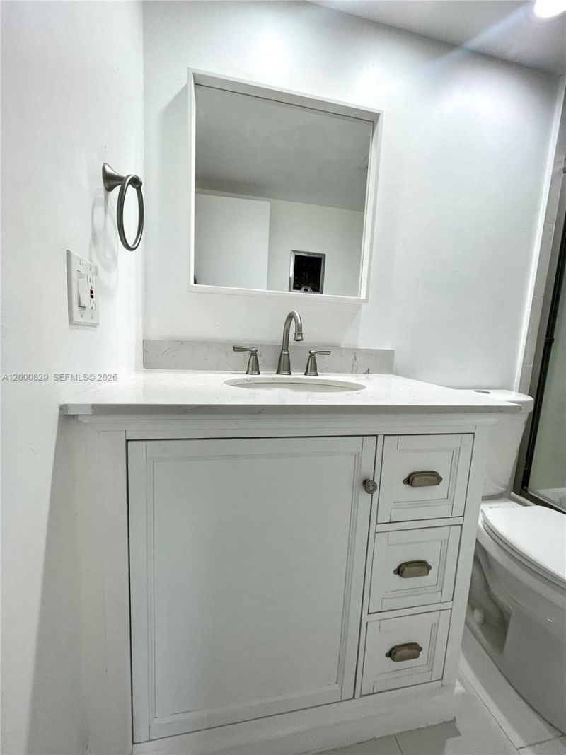 250 Layne Blvd, Unit 204, Hallandale Beach, FL 33009 Photo