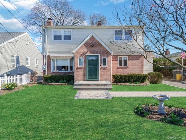 12 Floral Avenue , Bethpage, NY 11714