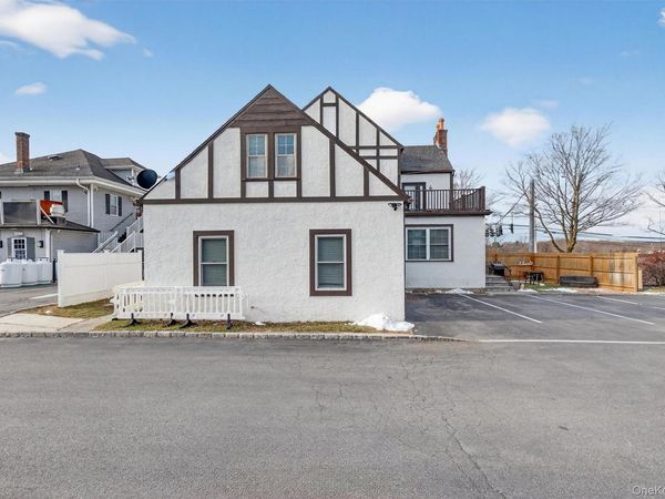 2002 E Main Street , Mohegan Lake, NY 10547