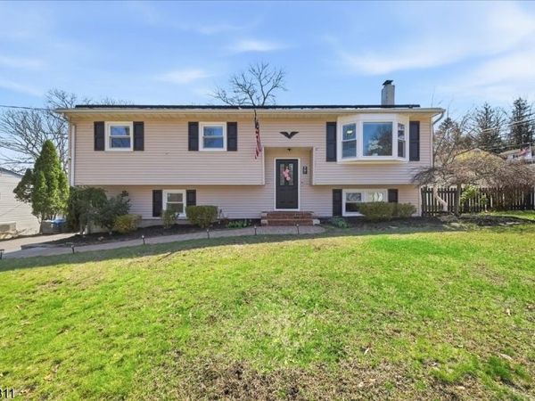 38 Holiday Dr, Hopatcong, NJ 07843
