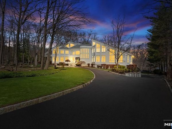 817 W Shore Drive, Kinnelon Borough, NJ 07405