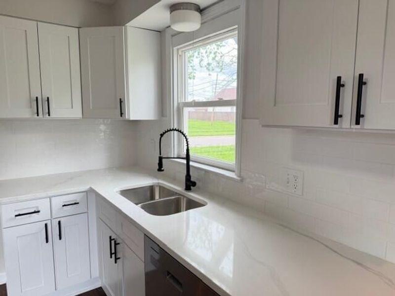 746 Oakland Park Avenue, Columbus, OH 43224 Photo 11