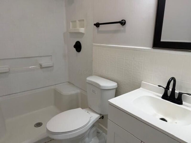 746 Oakland Park Avenue, Columbus, OH 43224 Photo 12