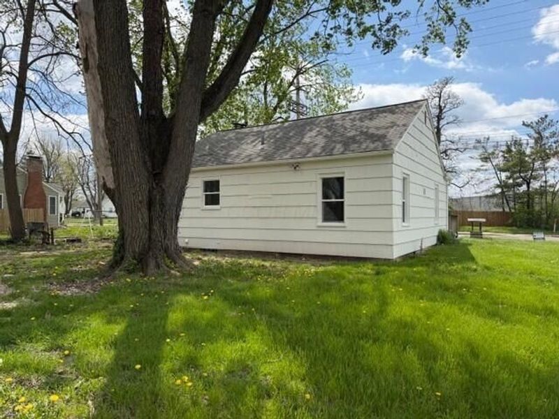 746 Oakland Park Avenue, Columbus, OH 43224 Photo 4