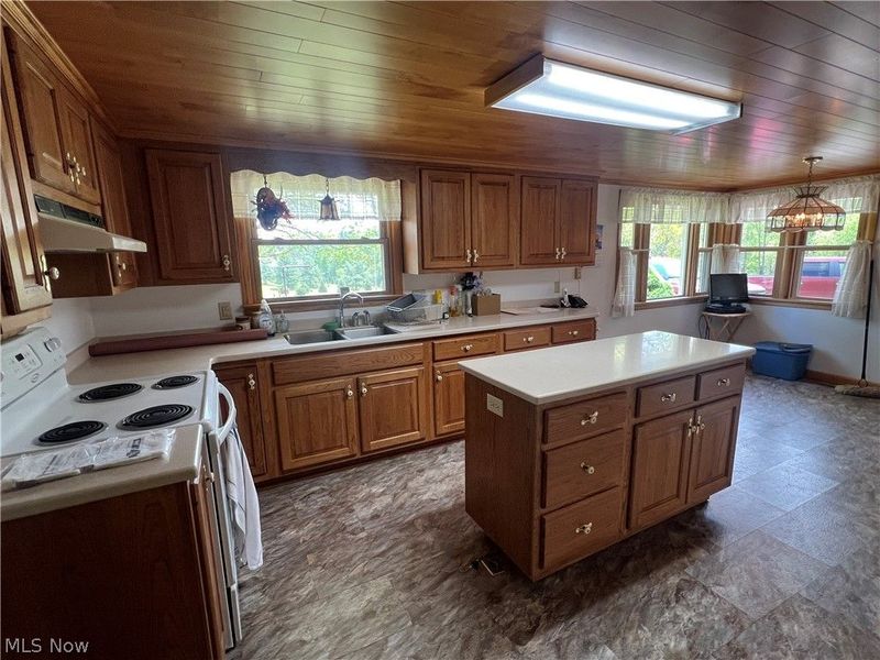 1099 Steubenville Road SE, Carrollton, OH 44615 Photo 2