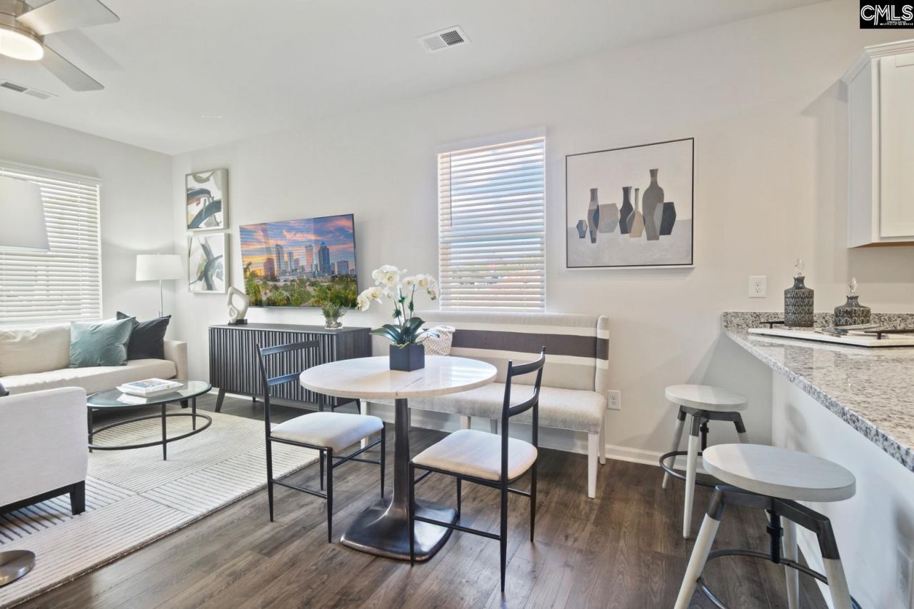 513 Chrome Horse Lane Lane Photo 4