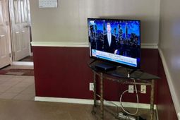 10301 N Kings Hwy. photo 4