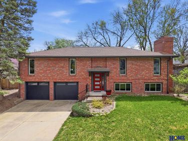 7831 Lake Street , Lincoln, NE 68506
