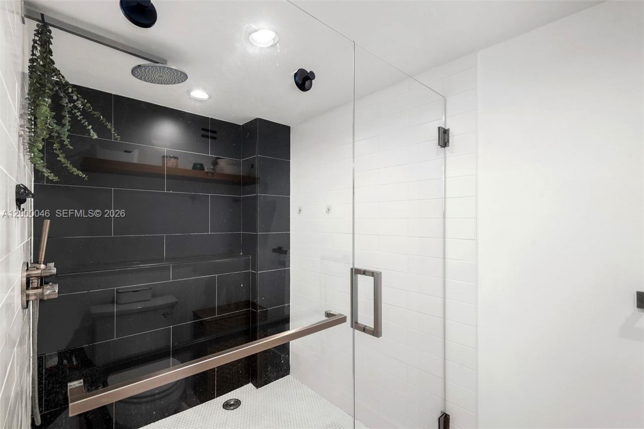 1915 Brickell Ave, Unit C1612, Miami, FL 33129 Photo