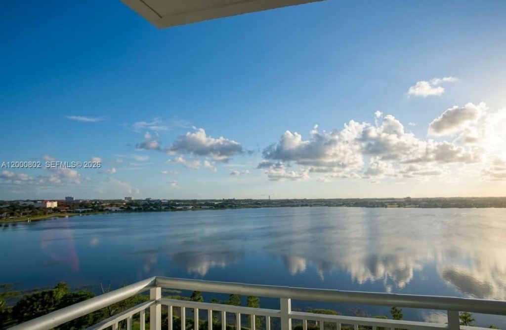 300 S Australian Ave , Unit 809, West Palm Beach, FL 33401 Photo