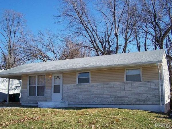 10514 Spring Garden Drive, St Louis, MO 63137