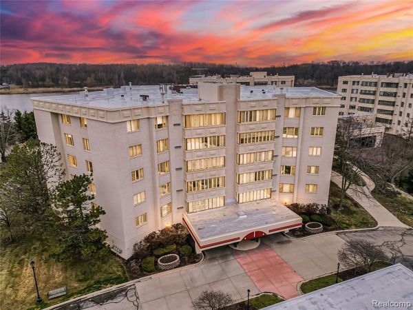 43000 12 Oaks Crescent Drive, Novi, MI 48377