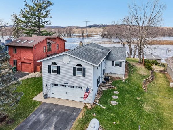 W10126 Schiefelbein Road, Poynette, WI 53955