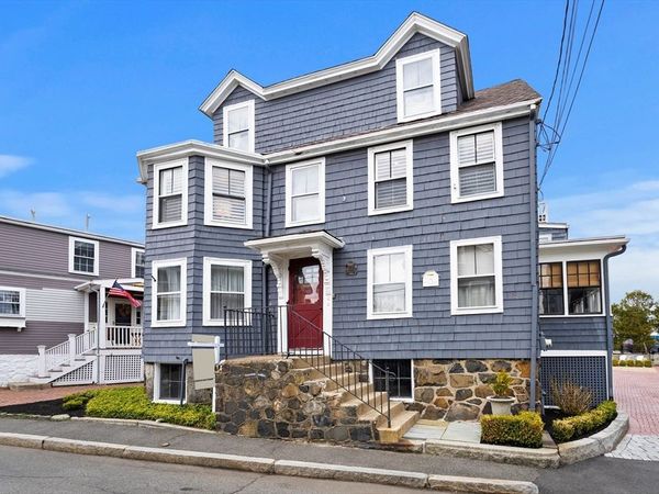 12 Darling St, Unit 2, Marblehead, MA 01945