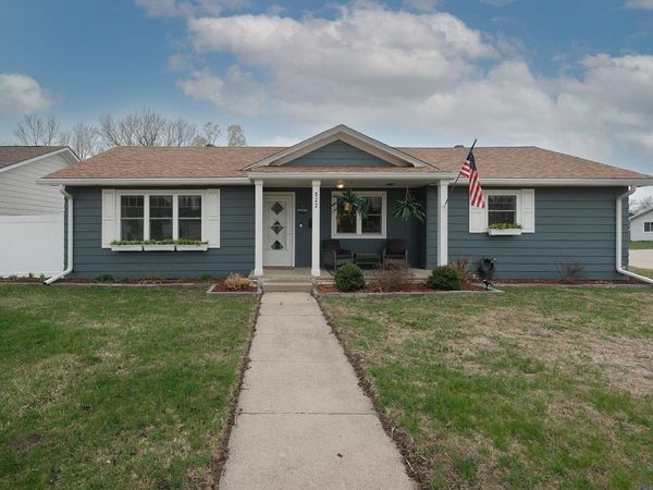 522 Delaware Ave NW, Orange City, IA 51041