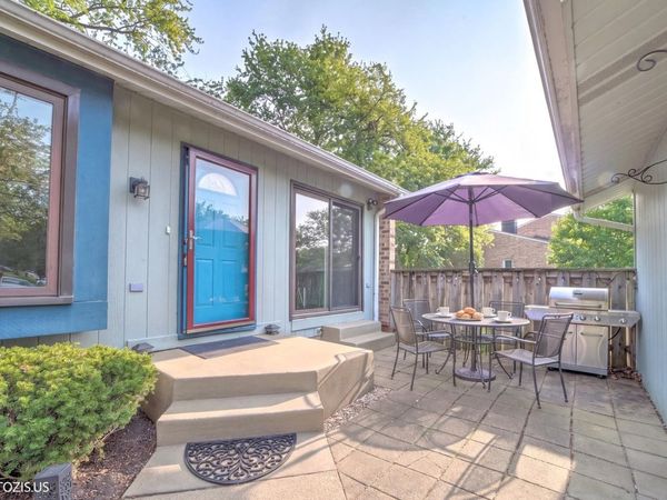 211 Edgewater Drive, Bloomingdale, IL 60108