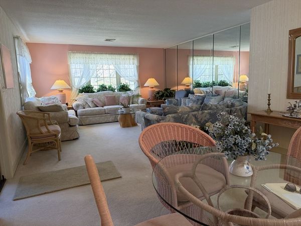 402 Country-Side Rd, Unit 402, Greenfield, MA 01301