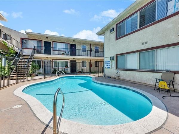 8800 Cedros Avenue, Unit 207, Panorama City, CA 91402