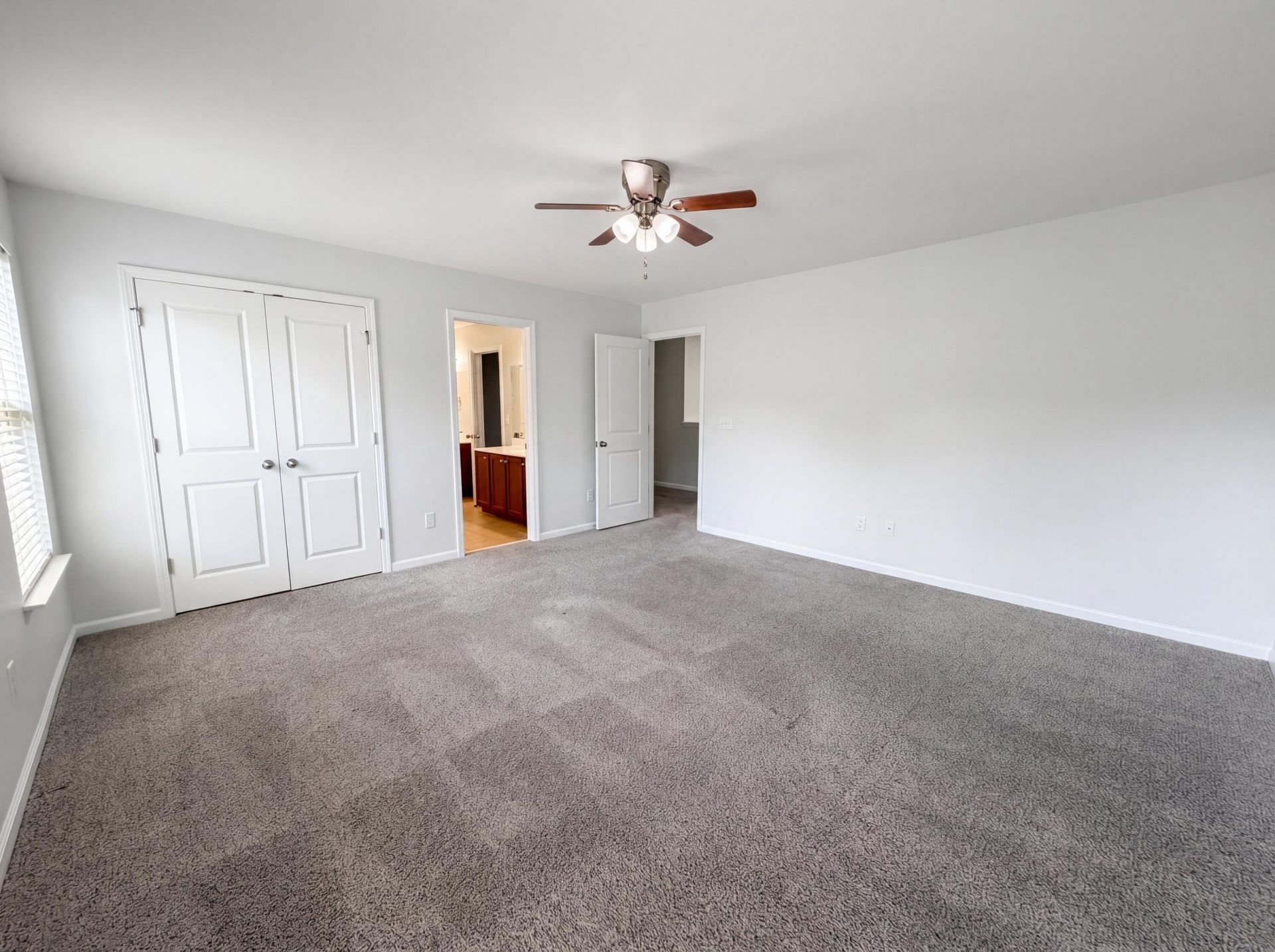 133 Roadster Row Photo 4