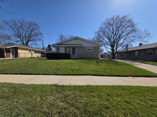 5654 N 90th STREET, Milwaukee, WI 53225