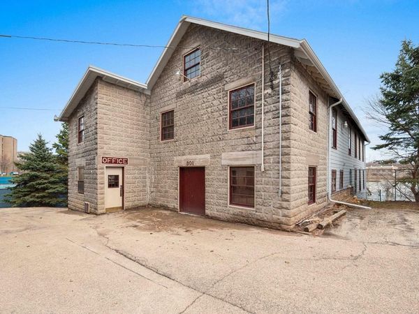 301 E WATER STREET, Appleton, WI 54911