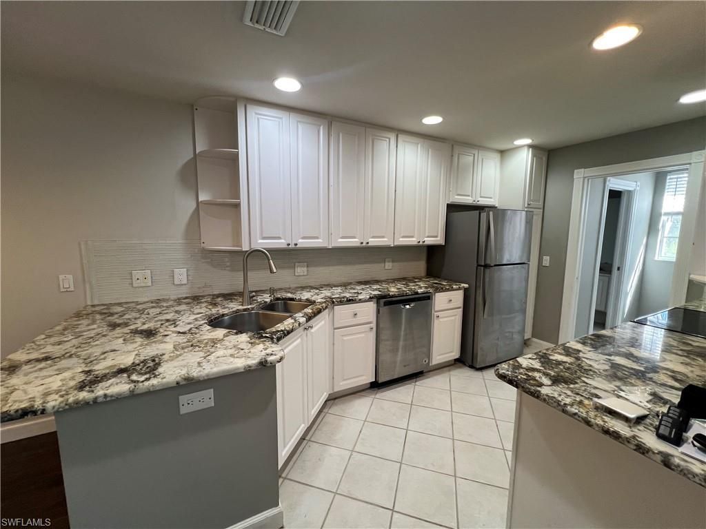 5365 Cove Cir, Unit 125, Naples, FL 34119 Photo