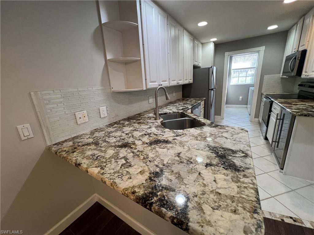 5365 Cove Cir, Unit 125, Naples, FL 34119 Photo