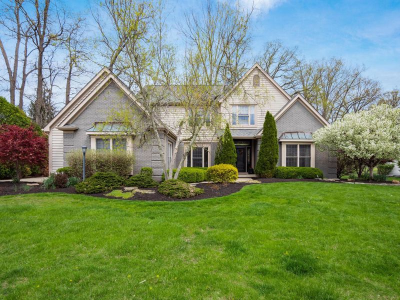 5695 Medallion Drive E, Westerville, OH 43082 Photo 2