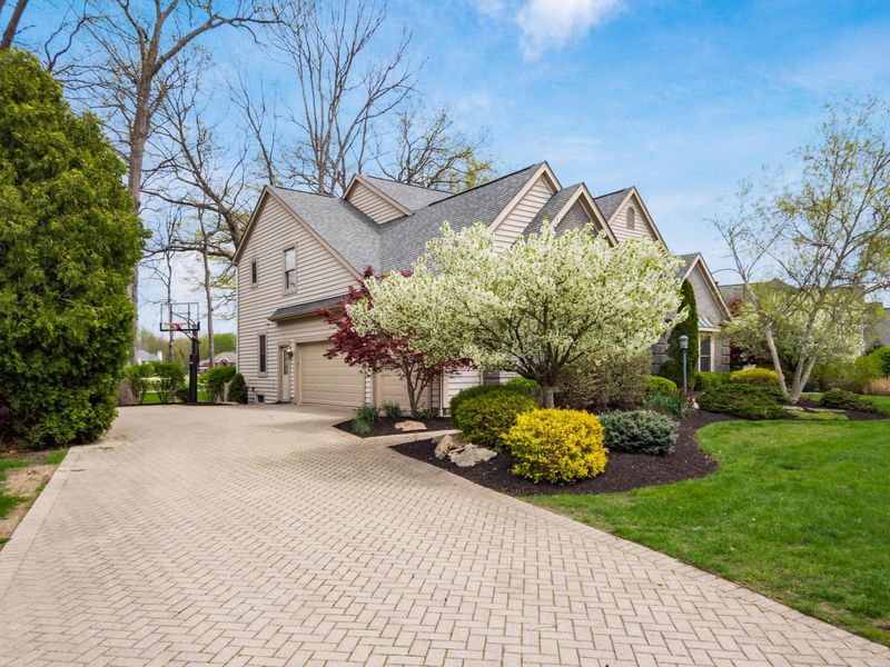 5695 Medallion Drive E, Westerville, OH 43082 Photo 4