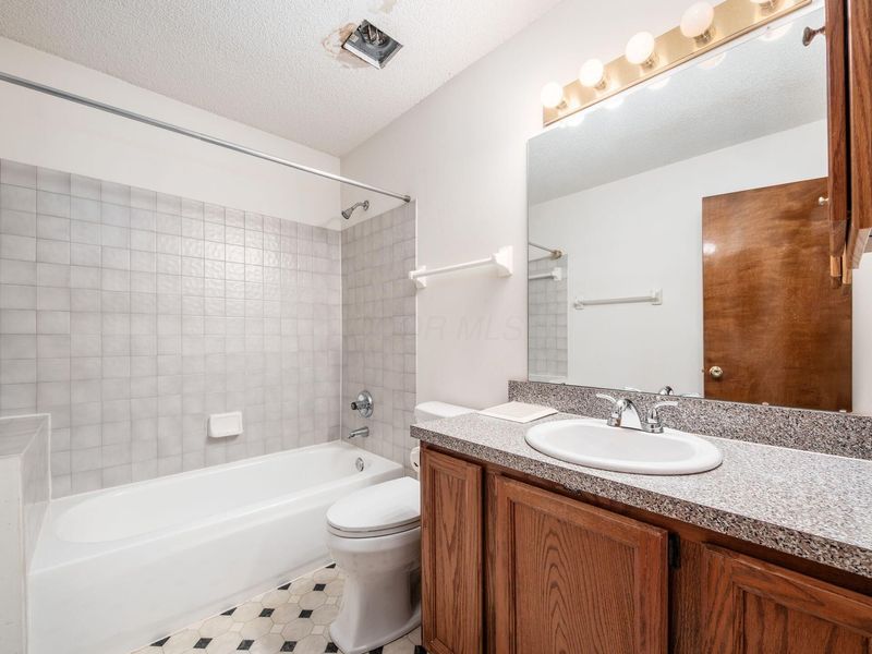 1545 Raspberry Run Drive , Columbus, OH 43204 Photo 23