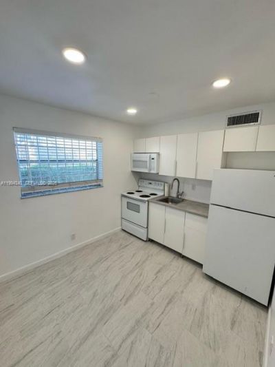 30 SE 4th Ave, Unit 109, Hallandale Beach, FL 33009 Photo