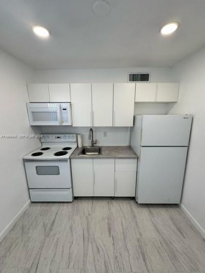 30 SE 4th Ave, Unit 109, Hallandale Beach, FL 33009 Photo
