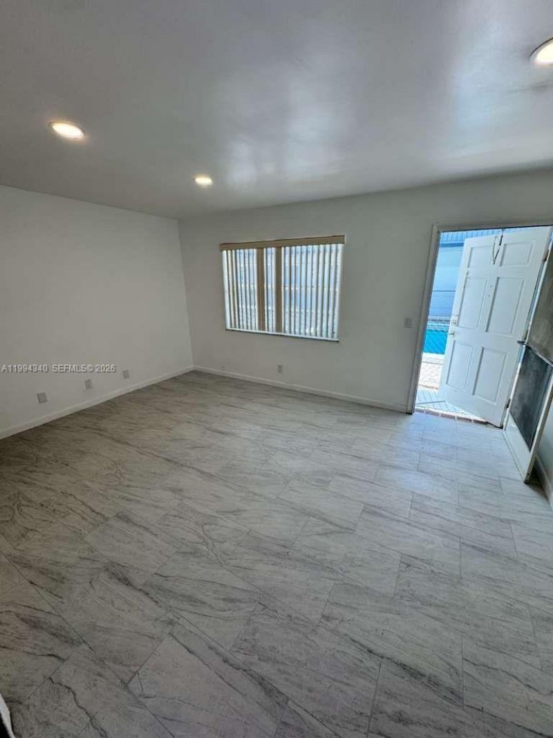 30 SE 4th Ave, Unit 109, Hallandale Beach, FL 33009 Photo