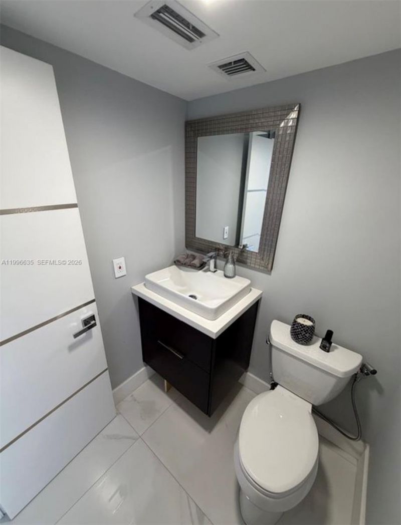 1420 Brickell Bay Dr, Unit 702E, Miami, FL 33131 Photo