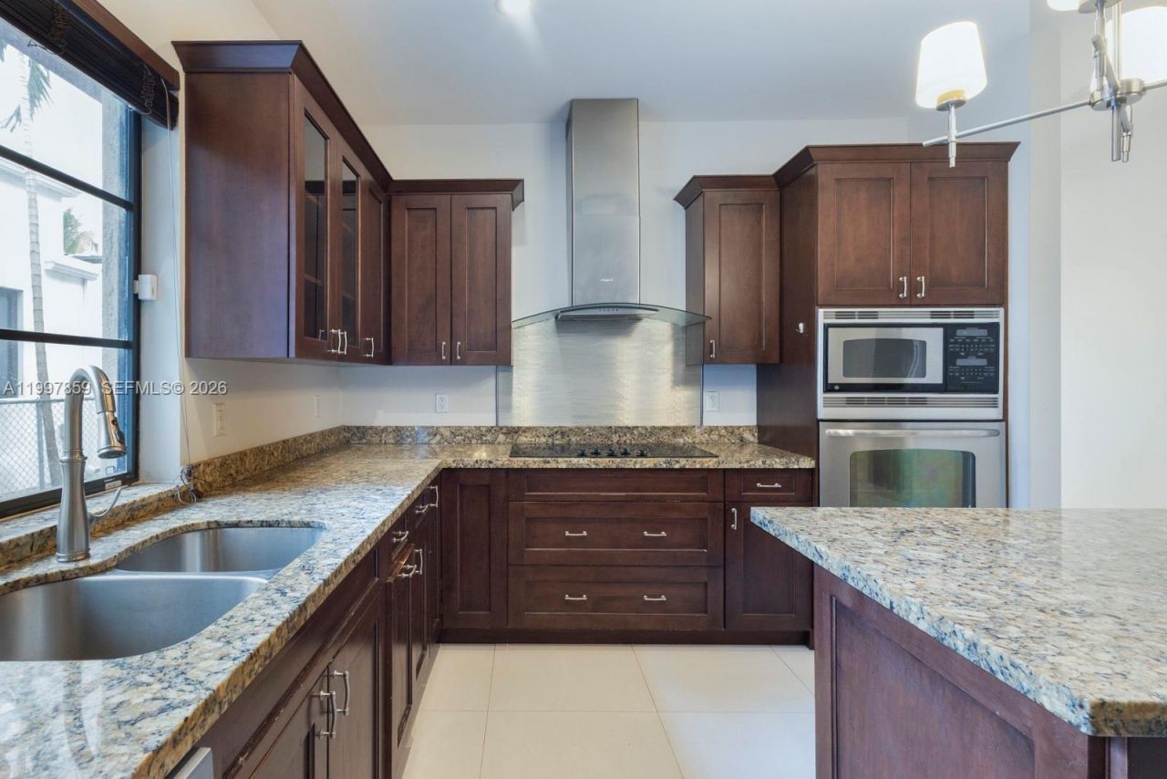 324 SW 30th Rd, Unit -, Miami, FL 33129 Photo