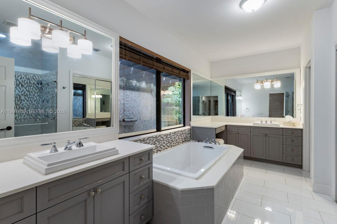 324 SW 30th Rd, Unit -, Miami, FL 33129 Photo