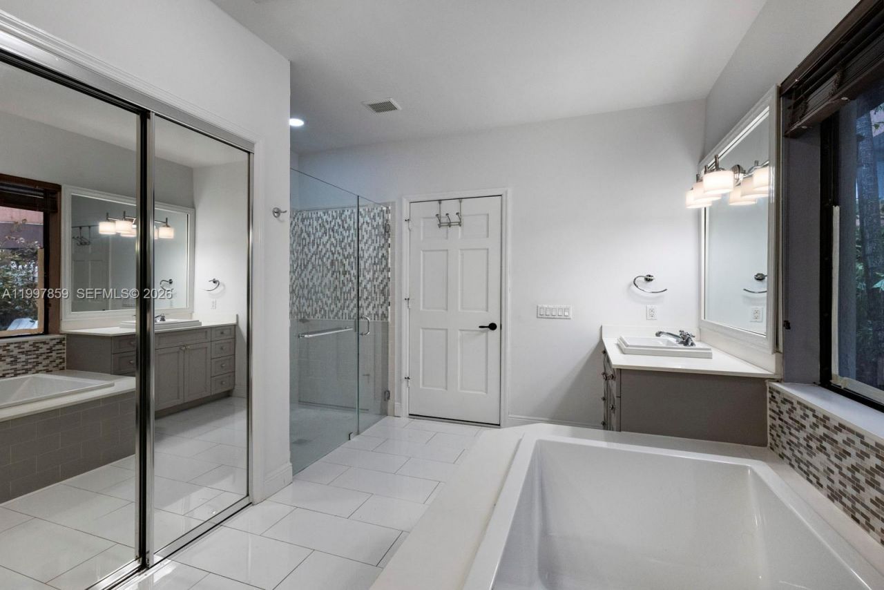 324 SW 30th Rd, Unit -, Miami, FL 33129 Photo