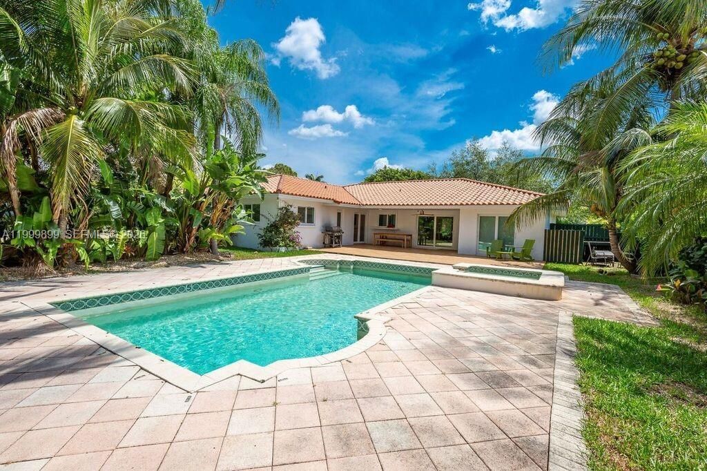 14610 Tarpon Dr, Coral Gables, FL 33158 Photo