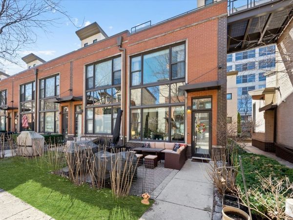 930 N Howe Street , Unit 930, Chicago, IL 60610