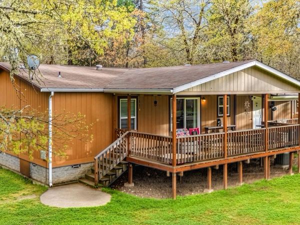 360 Lamont Way, Cave Junction, OR 97523