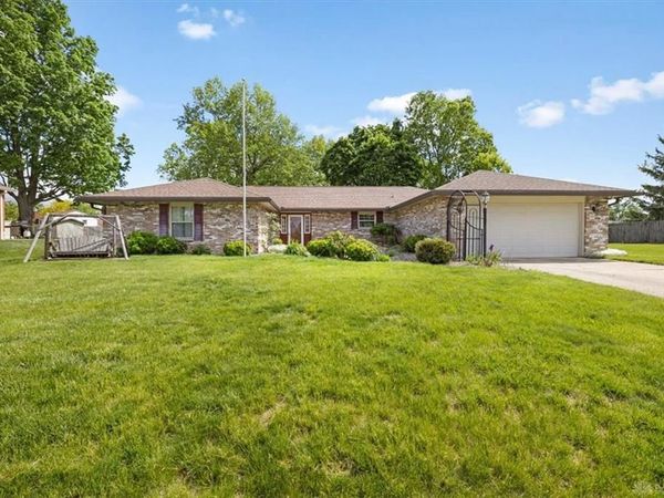 6330 Rangeview Drive, Clayton, OH 45415