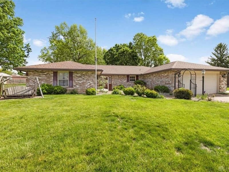 6330 Rangeview Drive, Clayton, OH 45415 Photo 2