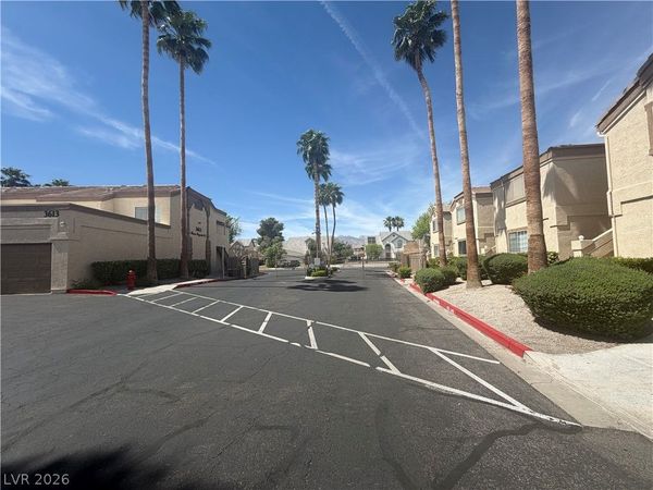 7061 Roscoe Avenue, Unit 201, Las Vegas, NV 89129
