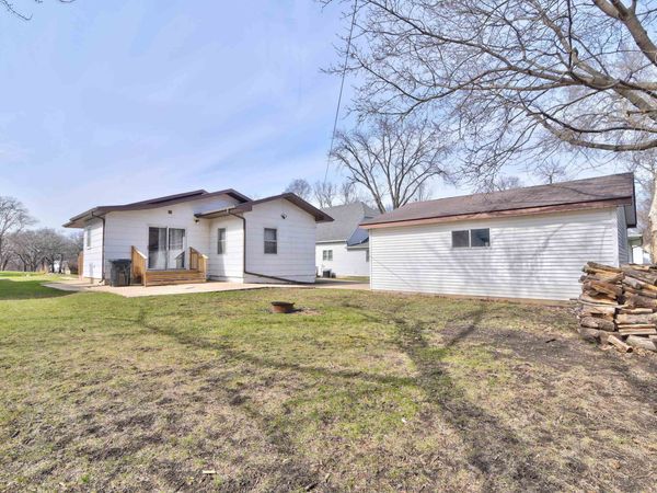 916 N 6th Street, Estherville, IA 51334