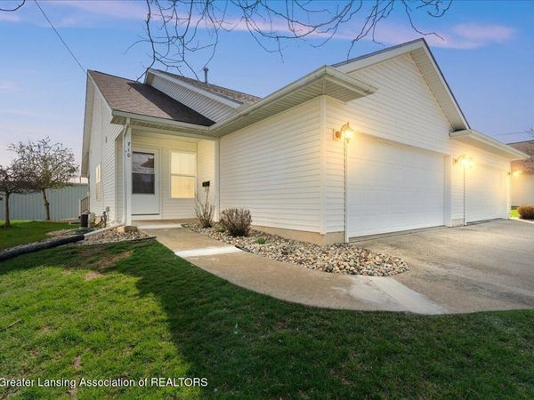 710 E Walker Street, St. Johns, MI 48879