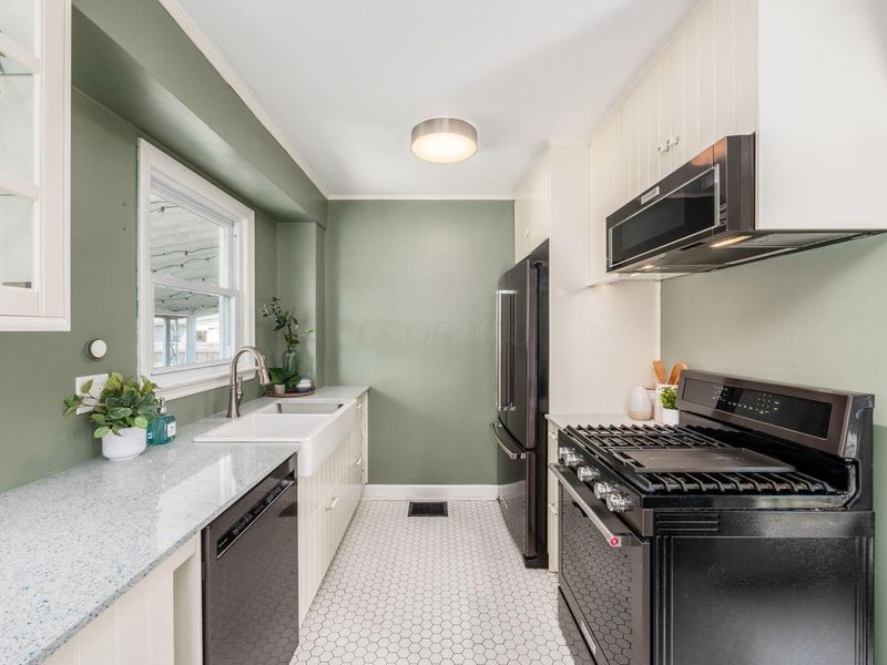 620 E Royal Forest Boulevard, Columbus, OH 43214 Photo 10