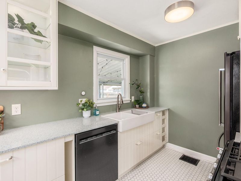 620 E Royal Forest Boulevard, Columbus, OH 43214 Photo 11